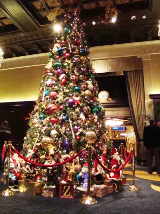 Christmas Tree in Drake Hotel, PEAK Manufactured Housing Retailer National Summit, Posted on MHProNews.com