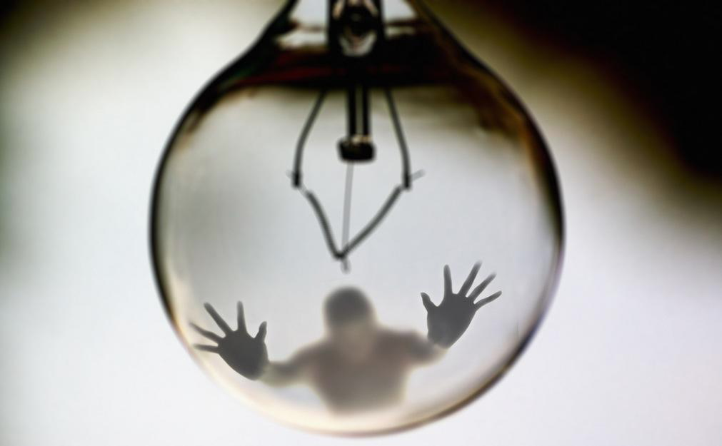 light-bulb-off-man-trapped-thinking-credit=flickercc-swarno-posted-masthead-blog-mhpronews-com